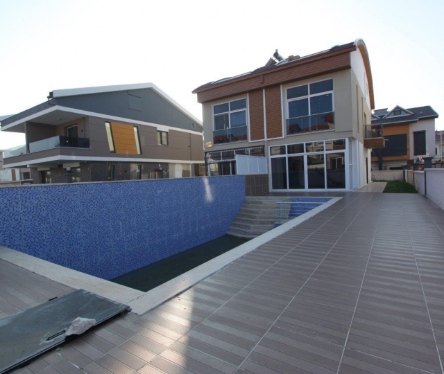 Villa with Private Pool Close to 2nd Beach of Didim