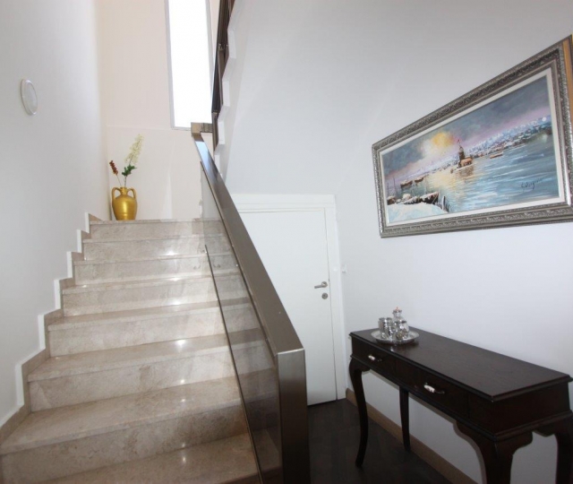 FOR LOVERS OF LAND AND GREENERY! MAVISEHIR: 3+1 GARDEN VILLA 230m²